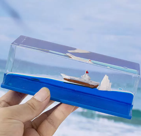 DAYAcrylic™ – Titanic în Miniatura cu Efect de Valuri Lichide
