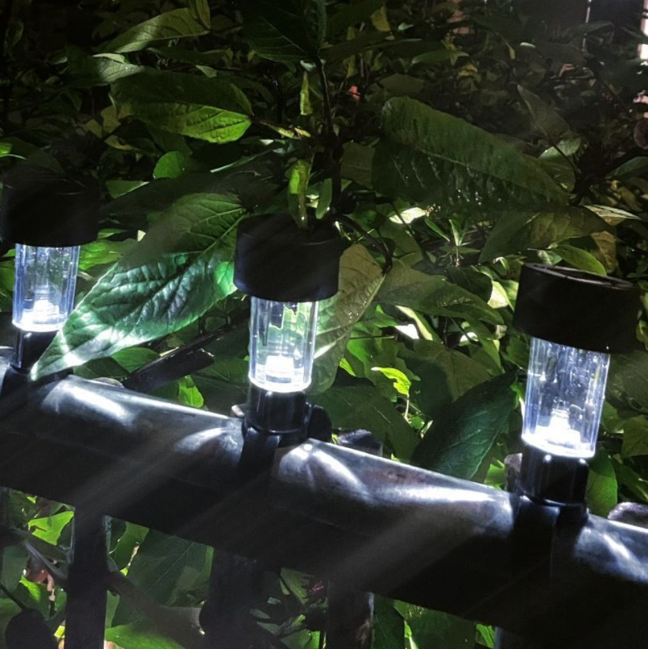 SolarGlow™ - Mini lampi solare pentru gard si gradina (Set 5 bucati)