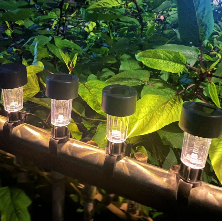 SolarGlow™ - Mini lampi solare pentru gard si gradina (Set 5 bucati)