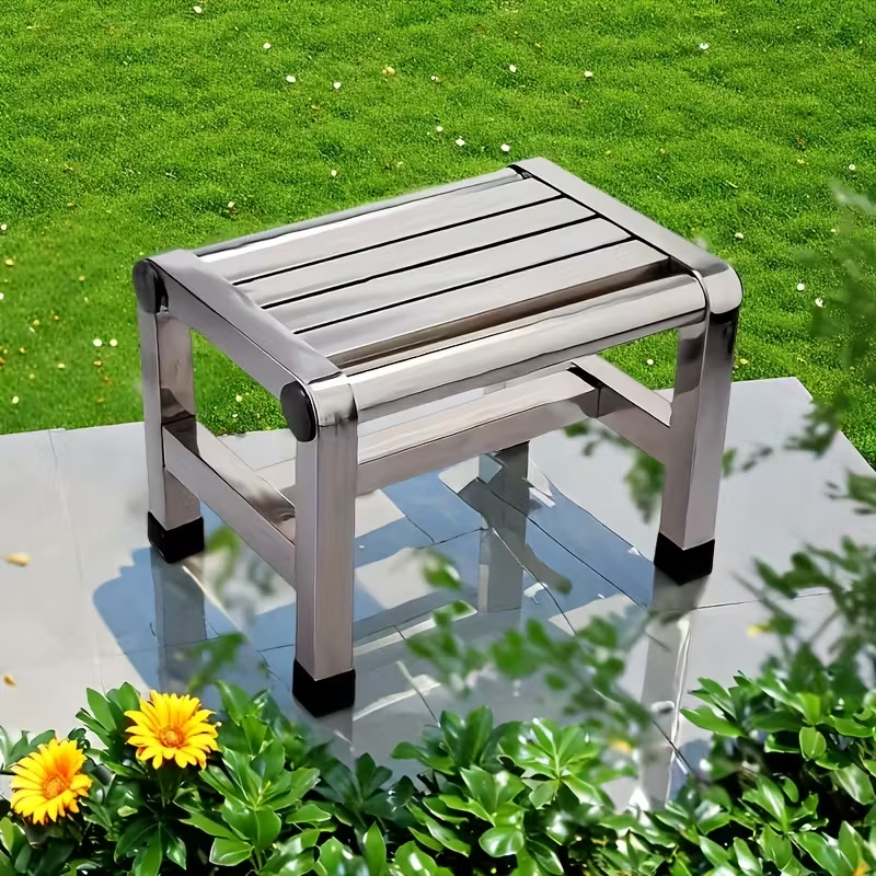 SteelStep™ – Taburet din Otel Inoxidabil pentru Stabilitate si Eleganta